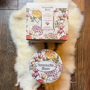 Simply Indulgent Honeysuckle 3 Wick Soy Candle
Brand New